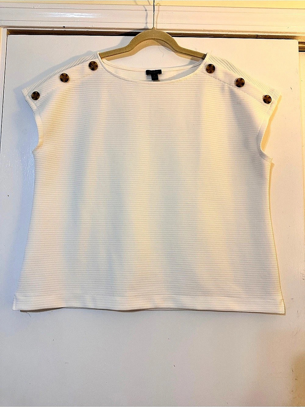 Ann Taylor Factory Ribbed Shoulder Button Shell Top White XL - Picture 2 of 4